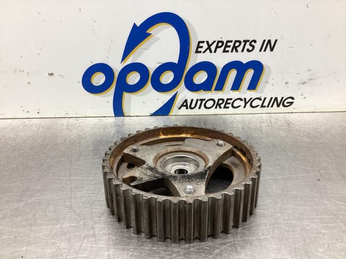 Camshaft sprocket from a Dacia Duster (HS) 1.5 dCi 2012