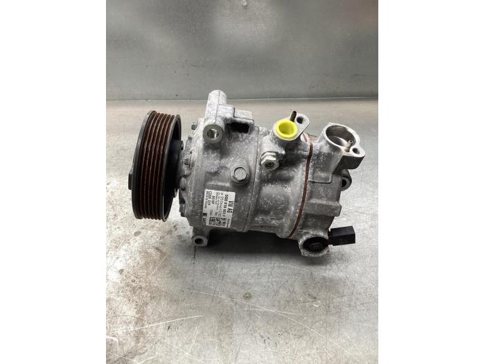 Air conditioning pump from a Volkswagen Touran (5T1) 1.4 TSI 2017