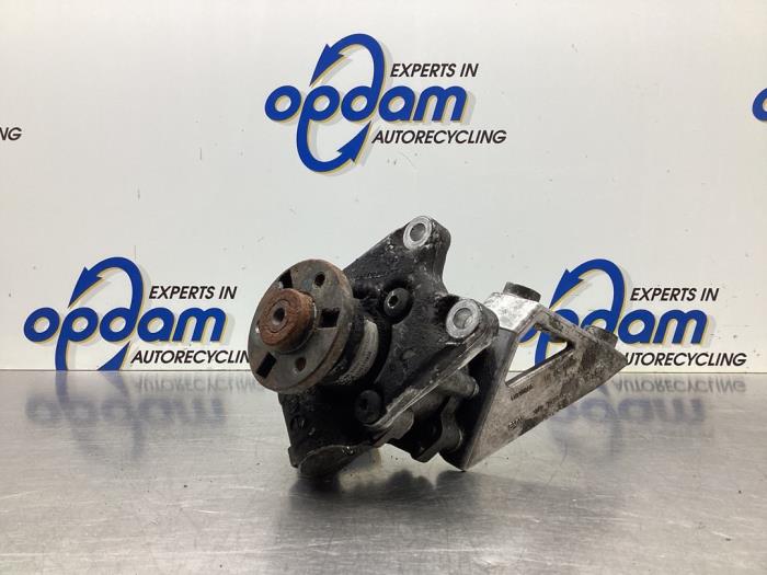 Usagé Pompe de direction BMW 5 serie (E60) 530i 24V Prix € 158,00 Règlement à la marge proposé par Gebr Opdam B.V.