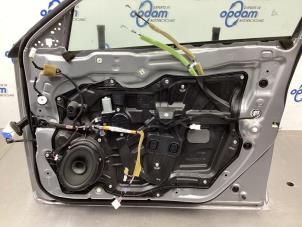 Używane Mechanizm szyby prawej przedniej wersja 4-drzwiowa Mazda 3 Sport (BL14/BLA4/BLB4) 1.6i MZR 16V Cena € 50,00 Procedura marży oferowane przez Gebr Opdam B.V.