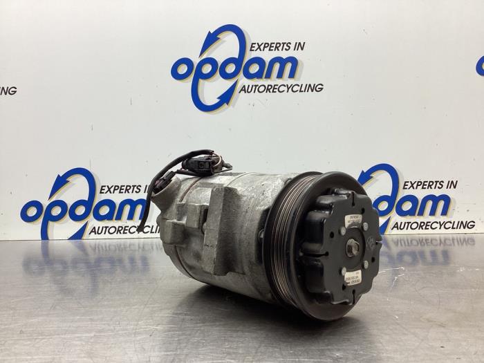 Usagé Pompe clim Mercedes A (W168) 1.6 A-160 Prix € 40,00 Règlement à la marge proposé par Gebr Opdam B.V.