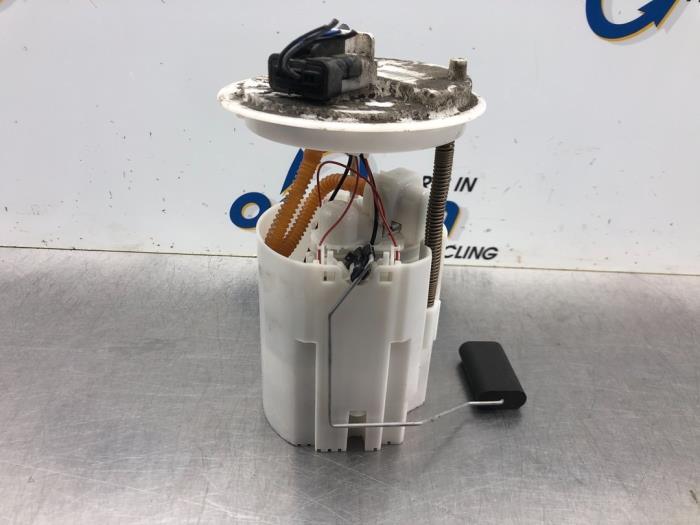 Bomba de gasolina de un Opel Corsa E 1.0 SIDI Turbo 12V 2015
