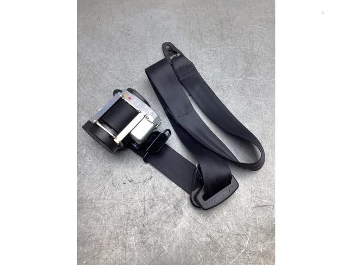 Front seatbelt, right from a Renault Clio IV (5R) 0.9 Energy TCE 90 12V 2018
