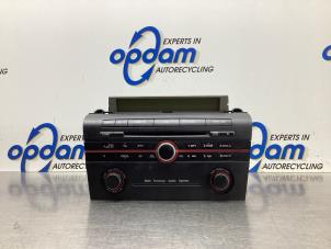 Usados Reproductor de CD y radio Mazda 3 Sport (BK14) 1.6i 16V Precio € 70,00 Norma de margen ofrecido por Gebr Opdam B.V.