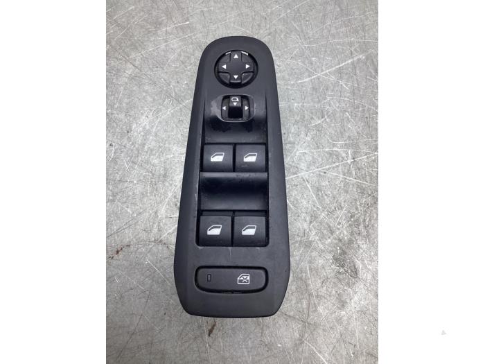 Usados Interruptor de ventanilla eléctrica Peugeot 308 SW (L4/L9/LC/LJ/LR) 1.6 BlueHDi 120 Precio € 30,00 Norma de margen ofrecido por Gebr Opdam B.V.