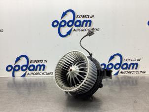 Usados Motor de ventilador de calefactor Opel Astra J (PC6/PD6/PE6/PF6) 1.4 Turbo 16V Precio € 75,00 Norma de margen ofrecido por Gebr Opdam B.V.