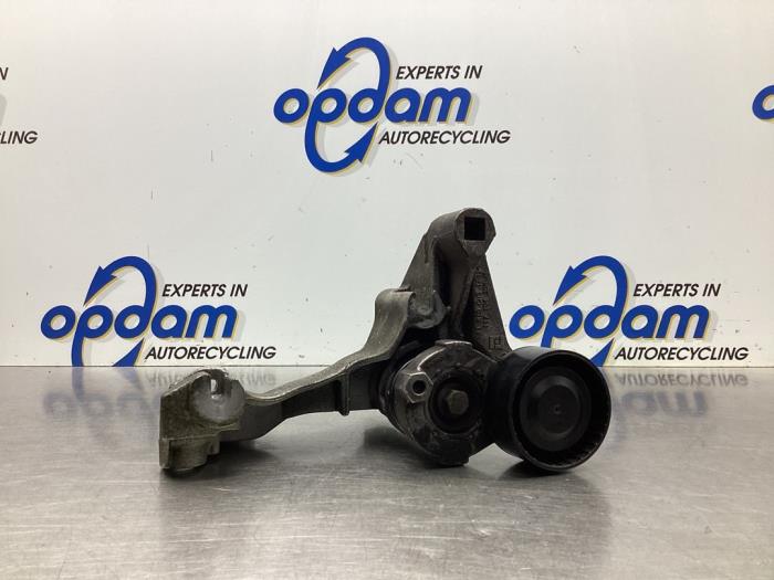 Usagé Support dynamo bas Renault Captur I (2R) 0.9 Energy TCE 12V Prix € 36,00 Règlement à la marge proposé par Gebr Opdam B.V.
