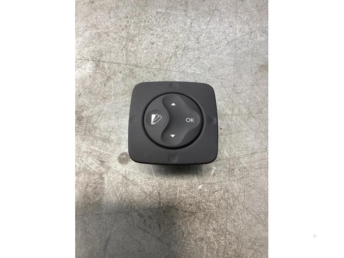 Used On-board computer controller Renault Scénic III (JZ) 1.4 16V TCe 130 Price € 20,00 Margin scheme offered by Gebr Opdam B.V.
