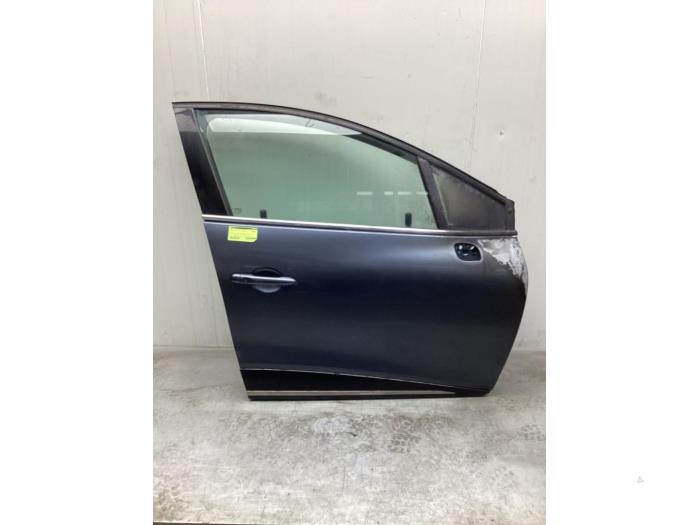 Front door 4-door, right from a Renault Clio IV (5R) 0.9 Energy TCE 90 12V 2018