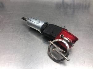 Used Ignition lock + key Opel Corsa C (F08/68) 1.2 16V Price € 50,00 Margin scheme offered by Gebr Opdam B.V.