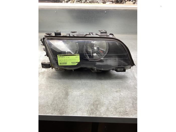 Używane Reflektor prawy BMW 3 serie (E46/4) 316i Cena € 50,00 Procedura marży oferowane przez Gebr Opdam B.V.