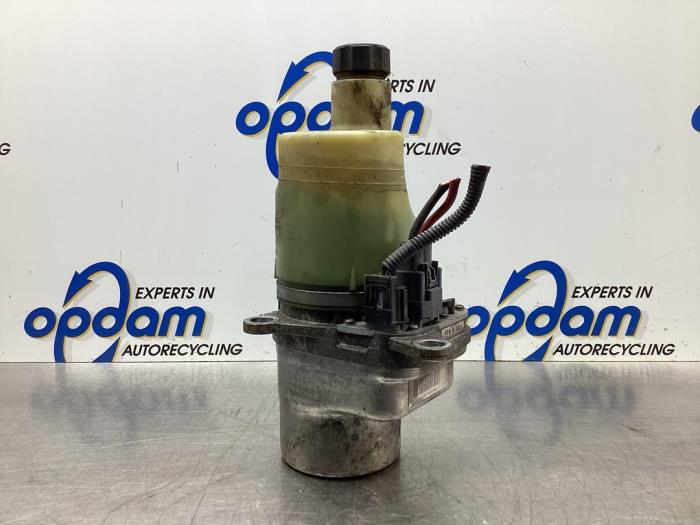 Usagé Pompe de direction Volvo V50 (MW) 2.0 16V Prix € 112,00 Règlement à la marge proposé par Gebr Opdam B.V.