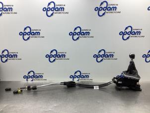 Usados Cable de mando de caja de cambios Ford Fiesta 7 1.0 EcoBoost 12V 100 Precio € 150,00 Norma de margen ofrecido por Gebr Opdam B.V.