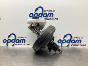Usagé Assistant de freinage Opel Corsa C (F08/68) 1.4 16V Prix € 75,00 Règlement à la marge proposé par Gebr Opdam B.V.