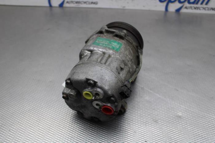 Air conditioning pump from a Volkswagen New Beetle (9C1/9G1) 2.0 1998