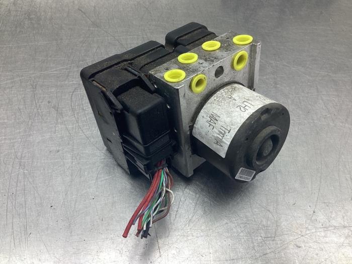 ABS Pumpe van een Ford Focus C-Max 1.8 16V 2004