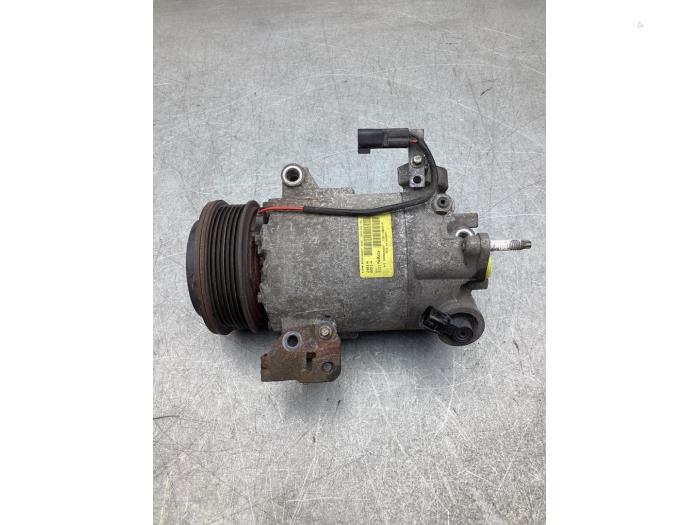 Usagé Compresseur de clim Ford Fiesta 6 (JA8) 1.0 Ti-VCT 12V 65 Prix € 100,00 Règlement à la marge proposé par Gebr Opdam B.V.