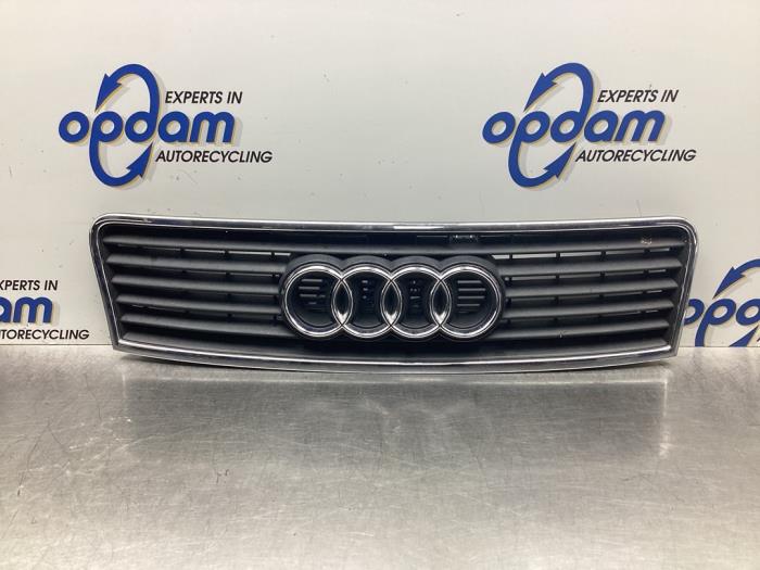 Używane Grill Audi A6 (C5) 2.0 20V Cena € 36,00 Procedura marży oferowane przez Gebr Opdam B.V.