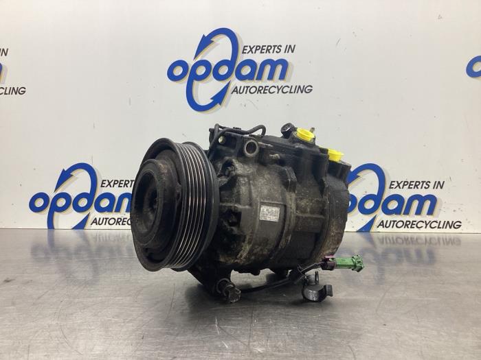 Usagé Pompe clim Audi A6 Avant (C5) 2.4 V6 30V Prix € 40,00 Règlement à la marge proposé par Gebr Opdam B.V.