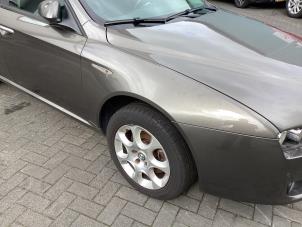 Used Front wing, right Alfa Romeo 159 (939AX) 2.2 JTS 16V Price € 100,00 Margin scheme offered by Gebr Opdam B.V.
