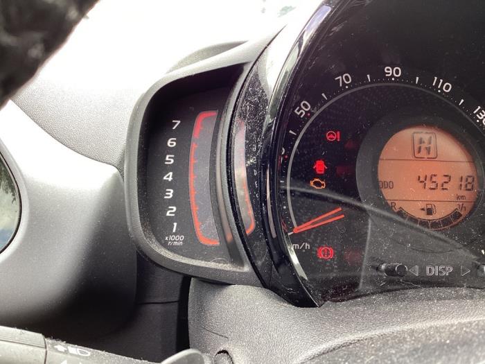 Licznik kilometrów KM z Toyota Aygo (B40) 1.0 12V VVT-i 2020