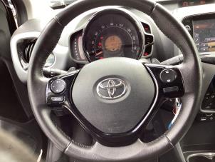 Usagé Compteur Toyota Aygo (B40) 1.0 12V VVT-i Prix € 125,00 Règlement à la marge proposé par Gebr Opdam B.V.