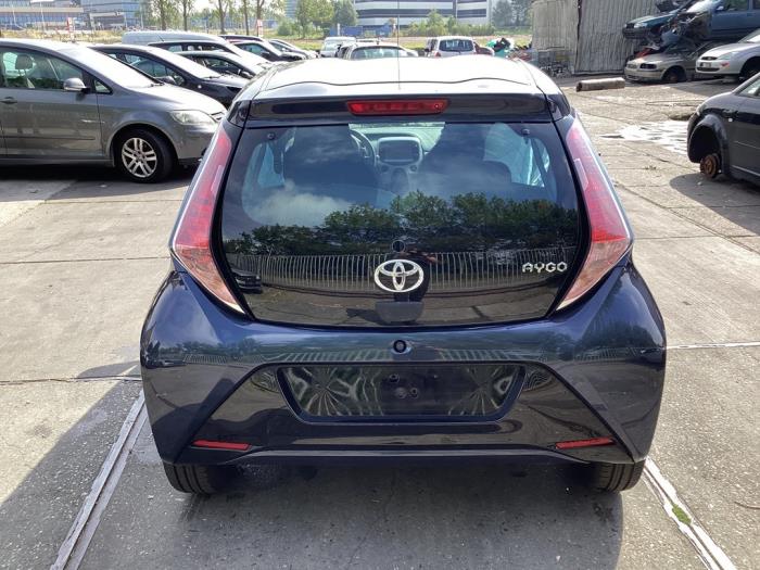 Feu arrière droit d'un Toyota Aygo (B40) 1.0 12V VVT-i 2015