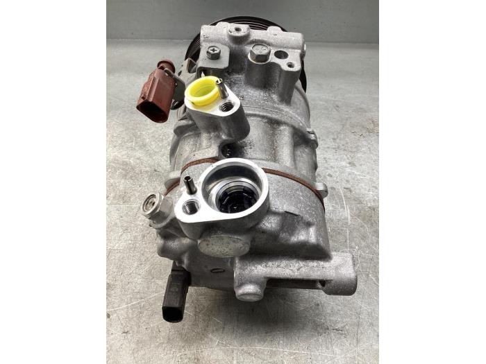 Air conditioning pump from a Volkswagen Tiguan (AD1) 1.5 TSI 16V Evo BlueMotion Technology 2020