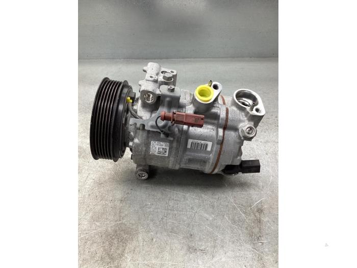 Air conditioning pump from a Volkswagen Tiguan (AD1) 1.5 TSI 16V Evo BlueMotion Technology 2020