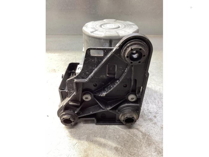 ABS pump from a Volkswagen Tiguan (AD1) 1.5 TSI 16V Evo BlueMotion Technology 2020