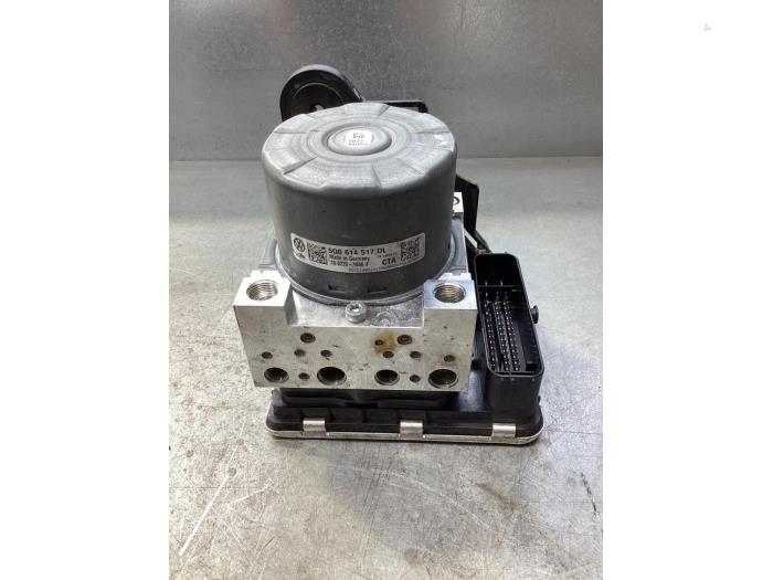 ABS pump from a Volkswagen Tiguan (AD1) 1.5 TSI 16V Evo BlueMotion Technology 2020
