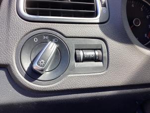 Usados Interruptor de luz Volkswagen Polo V (6R) 1.4 16V Precio € 50,00 Norma de margen ofrecido por Gebr Opdam B.V.