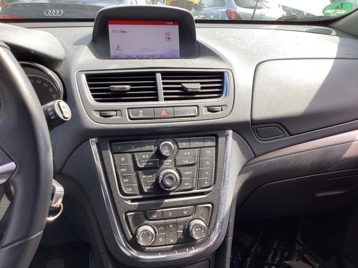 Controlador de pantalla multimedia de un Opel Mokka/Mokka X 1.4 Turbo 16V 4x2 2015