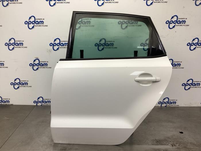 Puerta de 4 puertas izquierda detrás de un Volkswagen Polo V (6R) 1.2 12V BlueMotion Technology 2014