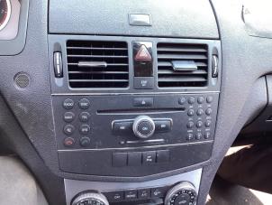 Usagé Radio/Lecteur CD Mercedes C (W204) 2.5 C-230 V6 24V Prix € 350,00 Règlement à la marge proposé par Gebr Opdam B.V.