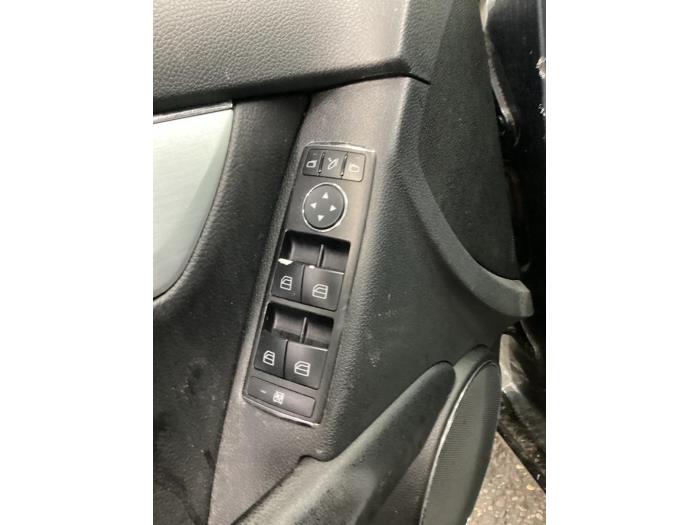 Usados Interruptor de ventanilla eléctrica Mercedes C (W204) 2.5 C-230, C-250 V6 24V Precio € 90,00 Norma de margen ofrecido por Gebr Opdam B.V.