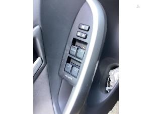 Usados Interruptor de ventanilla eléctrica Toyota Prius (ZVW3) 1.8 16V Precio € 75,00 Norma de margen ofrecido por Gebr Opdam B.V.