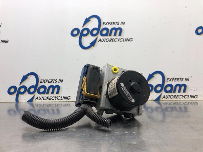 Begagnade ABS-pump Renault Twingo II (CN) 1.2 Pris € 112,00 Marginaltabell erbjuds av Gebr Opdam B.V.
