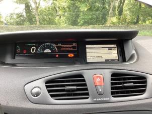 Used Navigation display Renault Scénic III (JZ) 1.4 16V TCe 130 Price € 200,00 Margin scheme offered by Gebr Opdam B.V.
