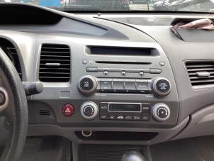 Usagé Radio/Lecteur CD Honda Civic (FA/FD) 1.3 Hybrid Prix € 125,00 Règlement à la marge proposé par Gebr Opdam B.V.