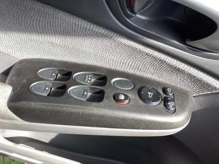 Usados Interruptor de ventanilla eléctrica Honda Civic (FA/FD) 1.3 Hybrid Precio € 68,00 Norma de margen ofrecido por Gebr Opdam B.V.