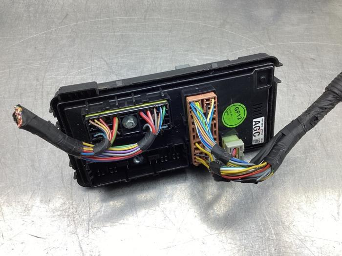 Fuse box from a Chevrolet Spark (M300) 1.0 16V Bifuel 2010