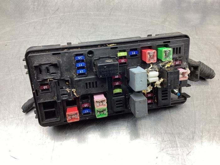 Fuse box from a Chevrolet Spark (M300) 1.0 16V Bifuel 2010