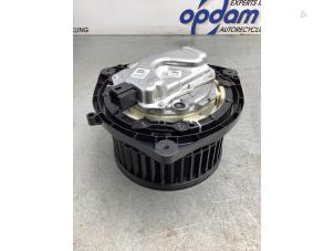 Usados Motor de ventilador de calefactor BMW 3 serie (G20) 318i 2.0 TwinPower Turbo 16V Precio € 100,00 Norma de margen ofrecido por Gebr Opdam B.V.