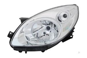 New Headlight, left Renault Twingo Price € 110,00 Inclusive VAT offered by Gebr Opdam B.V.
