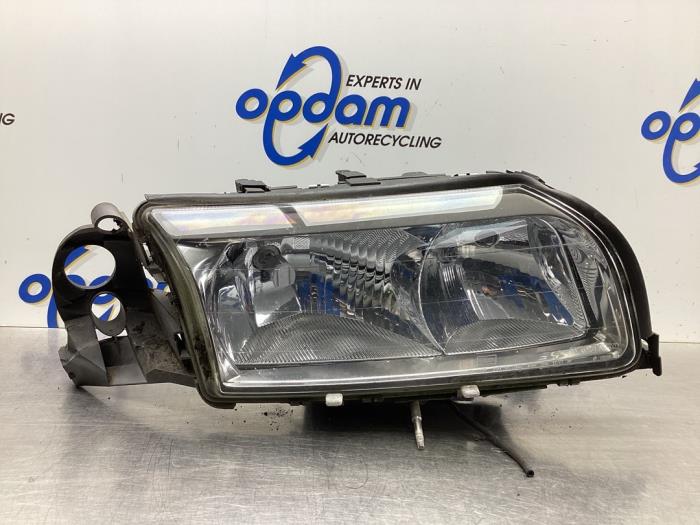 Używane Reflektor prawy Volvo S80 (TR/TS) 2.4 T Turbo 20V Cena € 90,00 Procedura marży oferowane przez Gebr Opdam B.V.