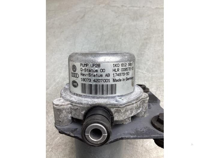 Brake servo vacuum pump from a Skoda Fabia III Combi (NJ5) 1.0 TSI 12V 2018