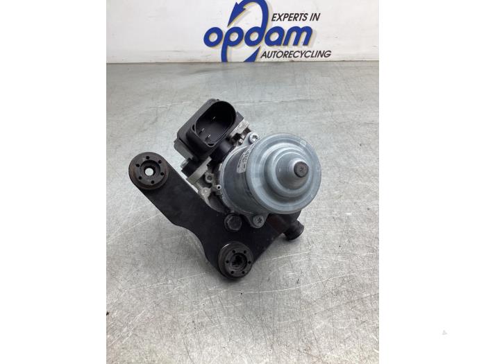 Brake servo vacuum pump from a Skoda Fabia III Combi (NJ5) 1.0 TSI 12V 2018