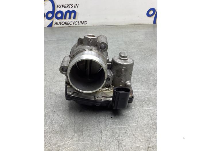 Gebrauchte Drosselklappengehäuse Ford Focus 3 Wagon 1.0 Ti-VCT EcoBoost 12V 125 Preis € 40,00 Margenregelung angeboten von Gebr Opdam B.V.