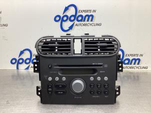 Usados Reproductor de CD y radio Opel Agila (B) 1.2 16V Precio € 150,00 Norma de margen ofrecido por Gebr Opdam B.V.